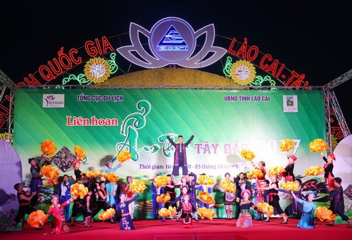 Chương trình nghệ thuật khai mạc Liên hoan ẩm thực Tây Bắc 2017